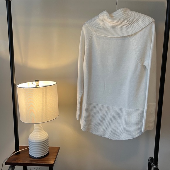 CALVIN KLEIN Oversized Turtleneck Knit Sweater - Picture 8 of 11